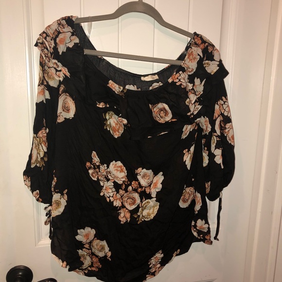 Jella C cold shoulder top - Picture 3 of 4